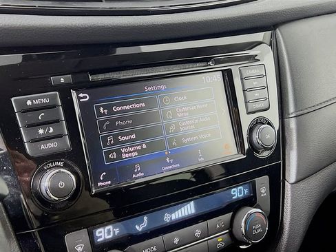 Used 2019 Nissan Rogue SV image 15