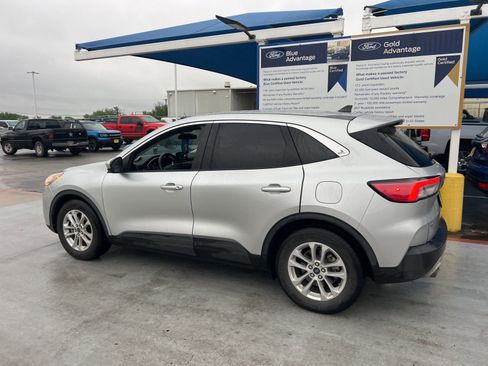 Used 2020 Ford Escape SE FWD image 3