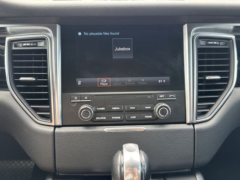 Used 2018 Porsche Macan AWD/4WD image 19