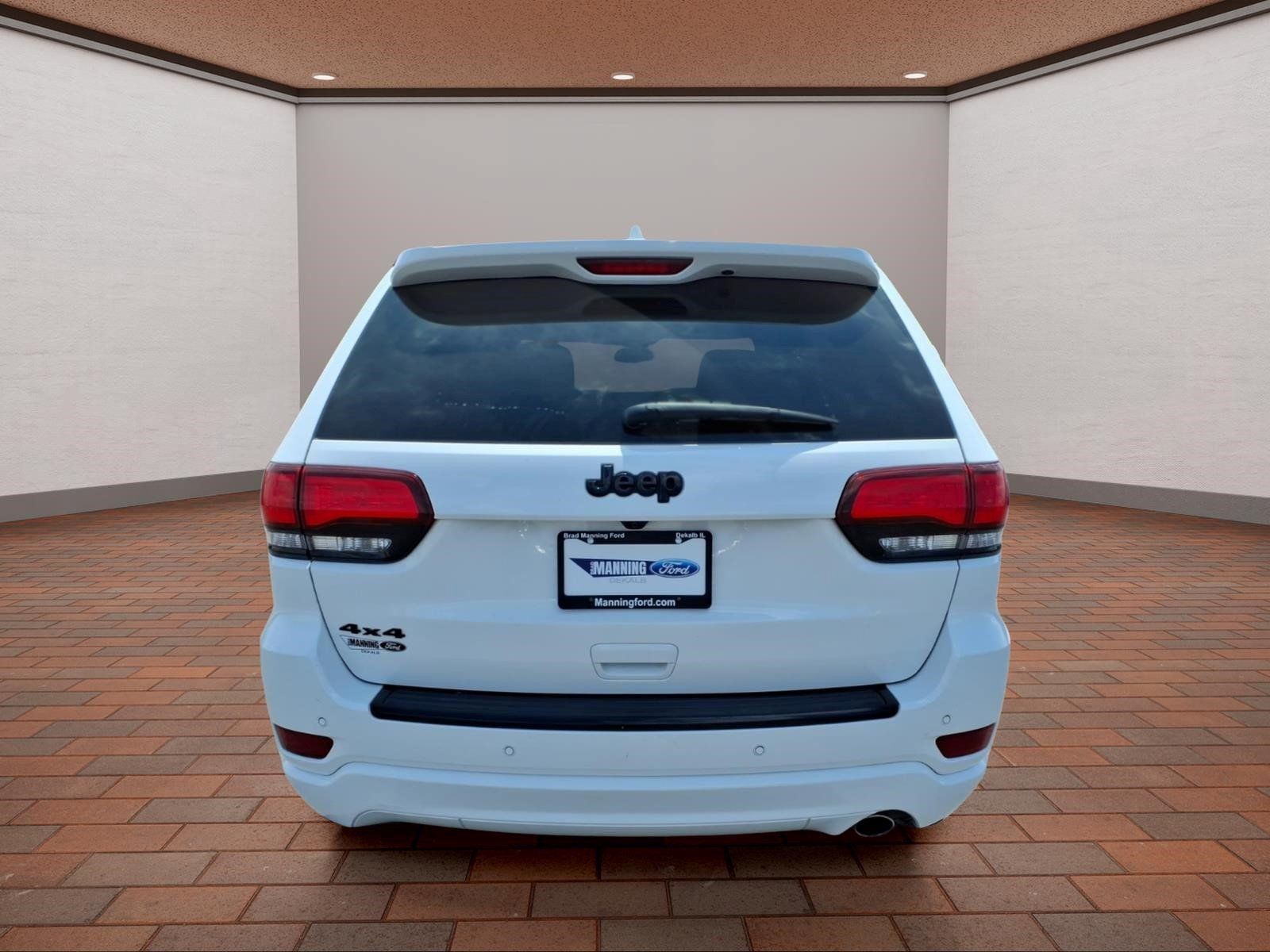Used 2017 Jeep Grand Cherokee Altitude AWD/4WD image 7