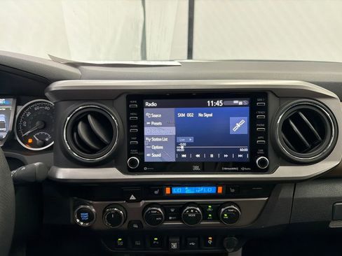 Used 2022 Toyota Tacoma Limited AWD/4WD image 29