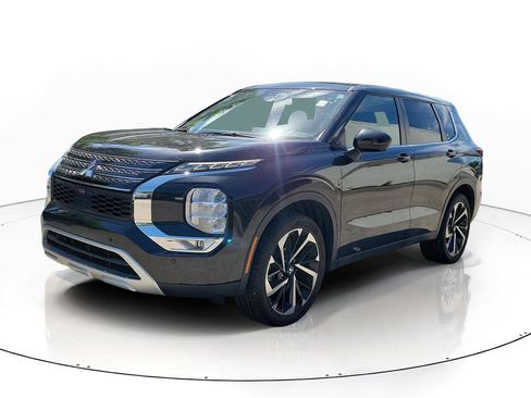 Used 2023 Mitsubishi Outlander SE FWD image 3