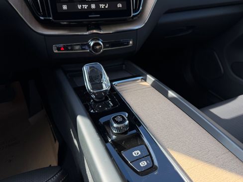 New 2026 Volvo XC60 B5 Ultra image 13