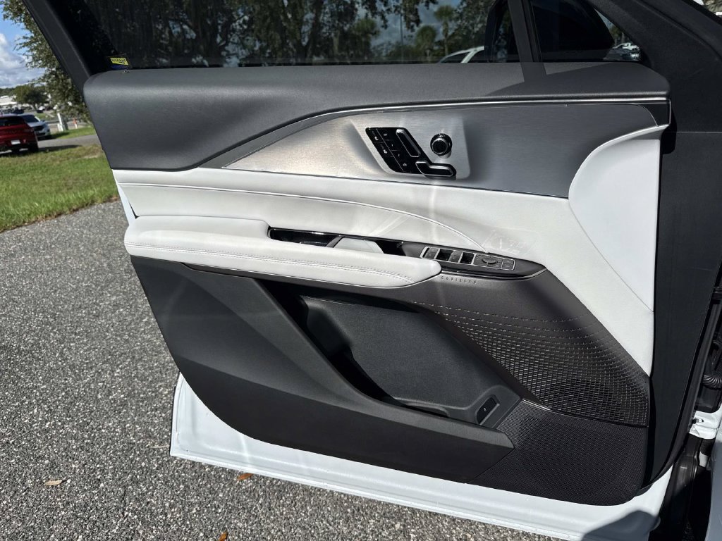 New 2027 Cadillac Lyriq Sport w/ LPO, Floor Liner Package AWD/4WD image 18