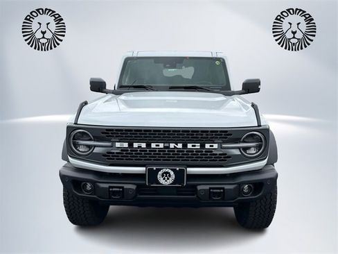 New 2025 Ford Bronco Badlands image 2