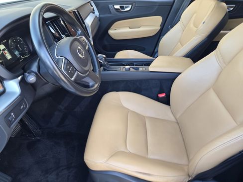 Used 2018 Volvo XC60 T5 Momentum w/ Vision Package AWD/4WD image 11