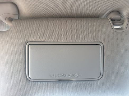 Used 2018 Nissan Rogue SV AWD/4WD image 24