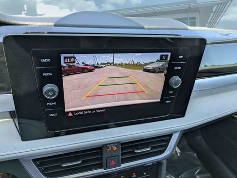 New 2026 Volkswagen Taos SE FWD image 23