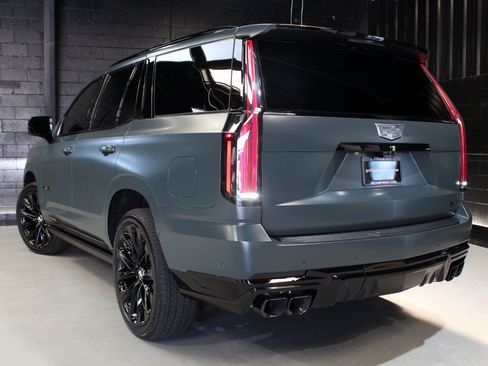Used 2026 Cadillac Escalade V w/ LPO, ONYX Package AWD/4WD image 13