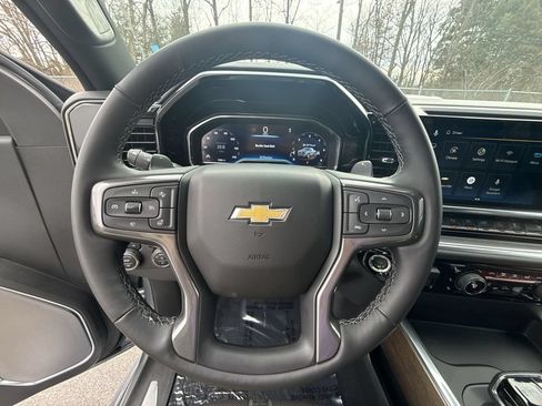 Used 2025 Chevrolet Silverado 1500 High Country w/ High Country Premium Package AWD/4WD image 14