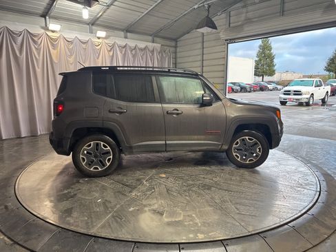Used 2016 Jeep Renegade Trailhawk image 4