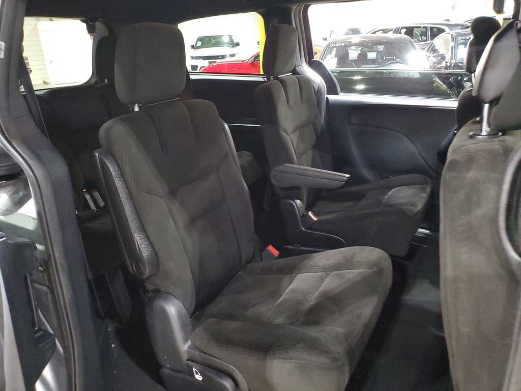 Used 2016 Dodge Grand Caravan SE FWD image 19