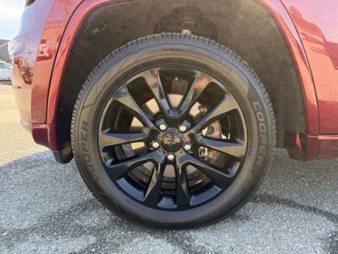Used 2022 Jeep Grand Cherokee Laredo X AWD/4WD image 9