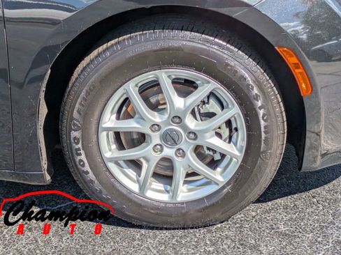 Used 2021 Chrysler Voyager Lxi image 12