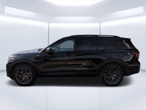 Used 2025 Ford Explorer ST-Line w/ ST-Line Street Pack AWD/4WD image 6