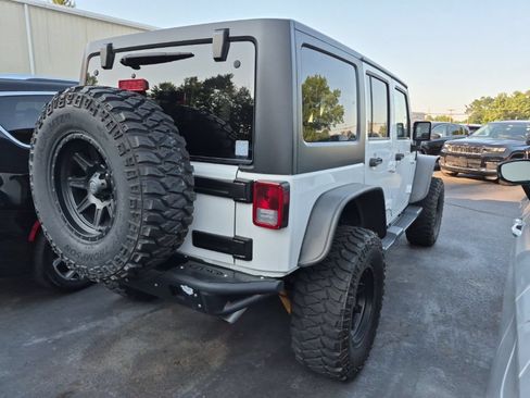 Used 2015 Jeep Wrangler Unlimited Sahara w/ Connectivity Group AWD/4WD image 3