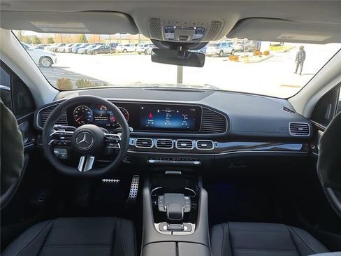 New 2026 Mercedes-Benz GLS 450 4MATIC image 21