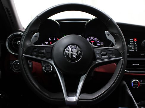 Used 2018 Alfa Romeo Giulia Ti Sport w/ Quick Order Package 22S Sport AWD/4WD image 11