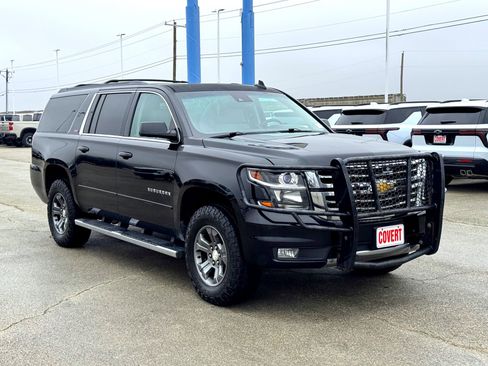 Used 2016 Chevrolet Suburban LT image 4