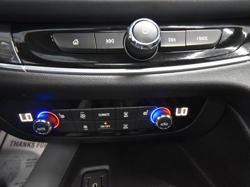 Used 2019 Buick Enclave Essence w/ LPO, Sport Appearance Package AWD/4WD image 18