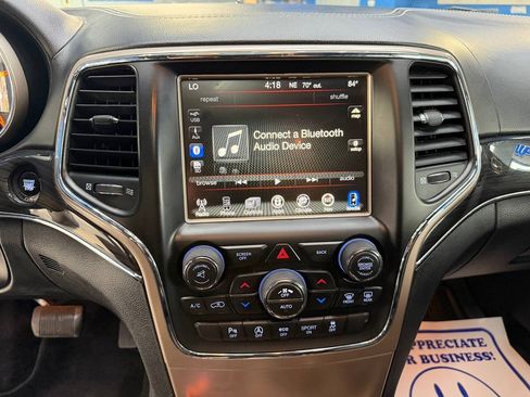 Used 2017 Jeep Grand Cherokee Overland AWD/4WD image 28