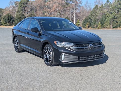 Used 2024 Volkswagen Jetta Sport image 1