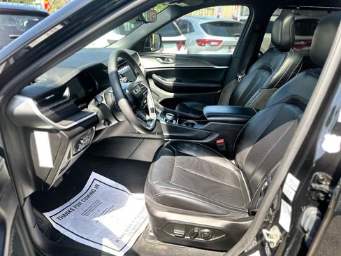 Used 2024 Jeep Grand Cherokee L Limited w/ Luxury Tech Group II image 23