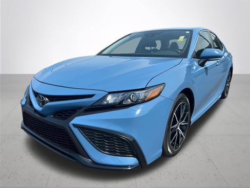 Used 2024 Toyota Camry SE FWD image 2