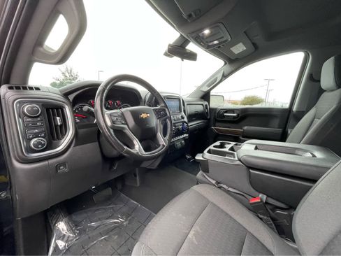 Used 2021 Chevrolet Silverado 1500 LT image 2
