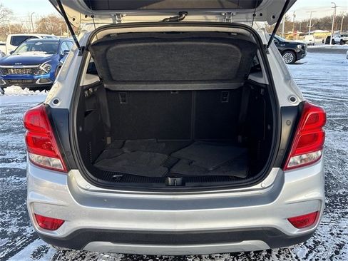 Used 2022 Chevrolet Trax LT w/ LT Convenience Package image 24