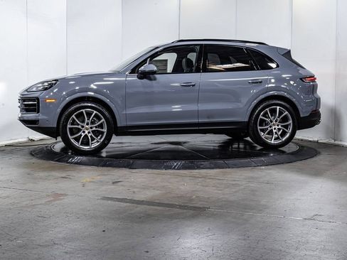 Certified 2025 Porsche Cayenne AWD/4WD image 2