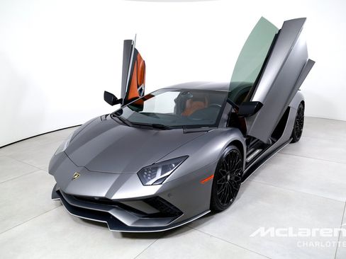 Used 2018 Lamborghini Aventador S AWD/4WD image 5