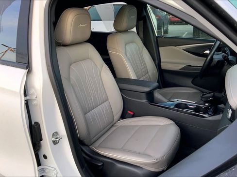 Used 2024 Buick Envista Avenir image 11