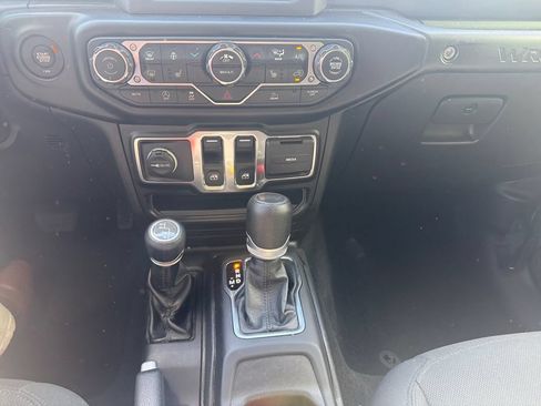 Used 2022 Jeep Wrangler Sport AWD/4WD image 12