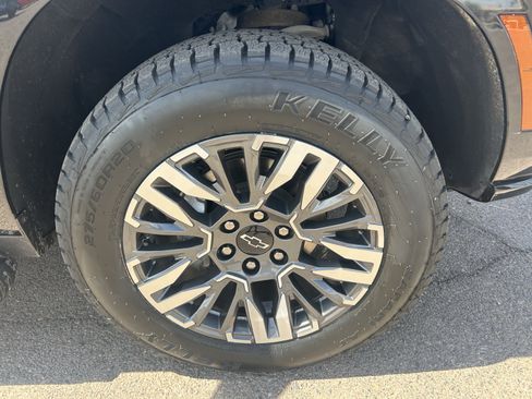 Certified 2025 Chevrolet Suburban Z71 AWD/4WD image 9