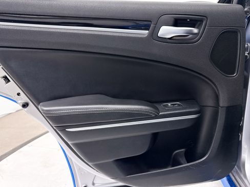 Used 2018 Chrysler 300 S w/ 300S Premium Group image 32