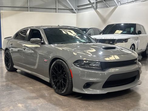 Used 2018 Dodge Charger R/T Scat Pack RWD image 4