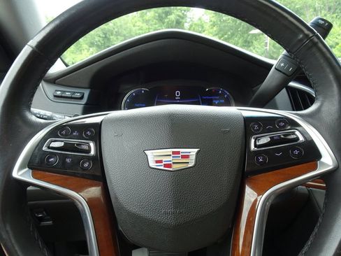 Used 2018 Cadillac Escalade Premium Luxury RWD image 20