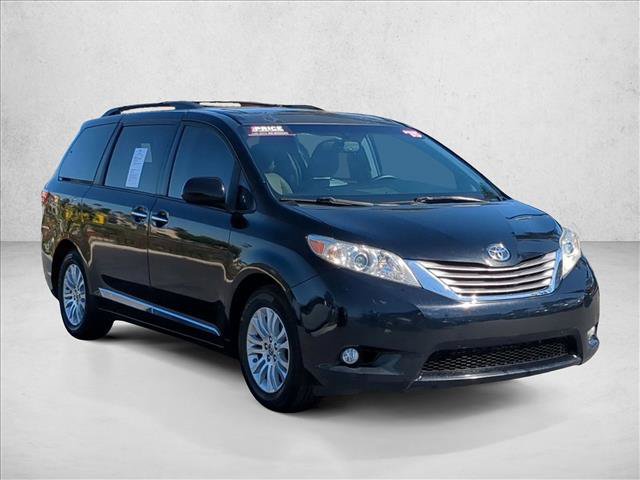 Used 2015 Toyota Sienna XLE w/ XLE Navigation Package FWD image 3