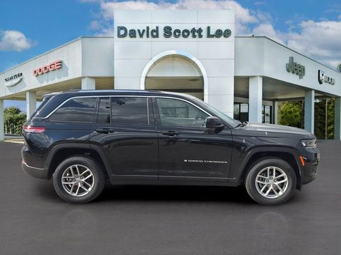 Certified 2023 Jeep Grand Cherokee Laredo w/ Luxury Tech Group I image 4