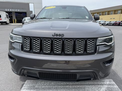 Used 2021 Jeep Grand Cherokee Laredo X AWD/4WD image 2