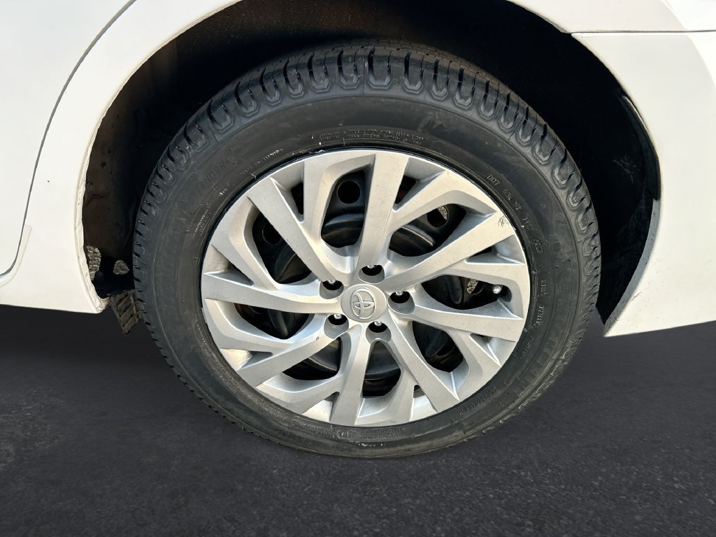 Used 2018 Toyota Corolla LE FWD image 10
