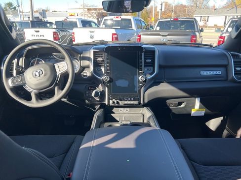 New 2026 RAM 1500 4x4 Crew Cab image 17