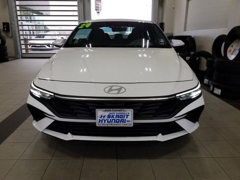 Used 2024 Hyundai Elantra SEL image 19