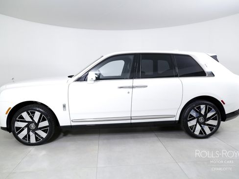 Certified 2025 Rolls-Royce Cullinan image 3
