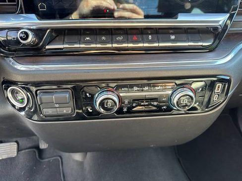 Used 2025 GMC Sierra 1500 SLT AWD/4WD image 23