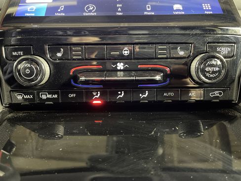 Used 2023 Jeep Grand Cherokee Limited w/ Trailer Tow Prep Group (B) image 24