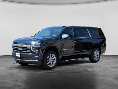 Used 2025 Chevrolet Suburban Premier AWD/4WD image 3