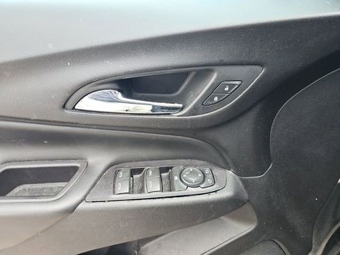 Used 2018 Chevrolet Equinox LT FWD image 15