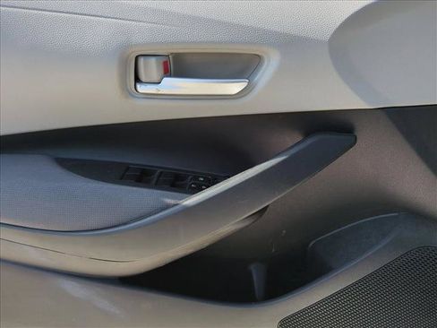 Used 2020 Toyota Corolla LE FWD image 11